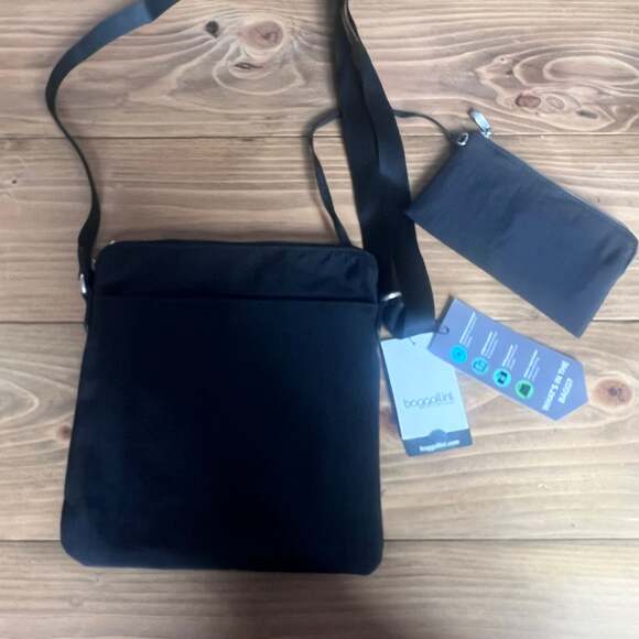 NWT Baggallini Go Bagg Crossbody with RFID Phone Wristlet - Picture 2 of 3